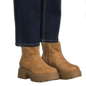 No Boundaries Women's Cozy Lug Sole Ankle Boots Size 9